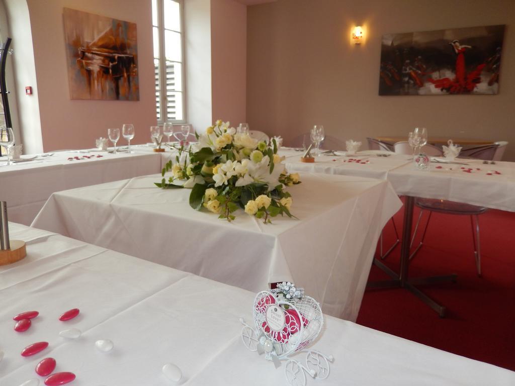 Hotel Restaurant Le Lion D'Or Gémozac 외부 사진